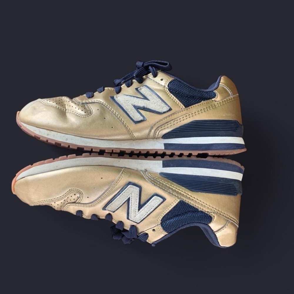 New Balance Metallic Gold and Navy Sneakers 996 gum sole men’s 5 women’s 6.5